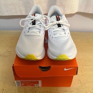 Nike Revolution womens size 9.